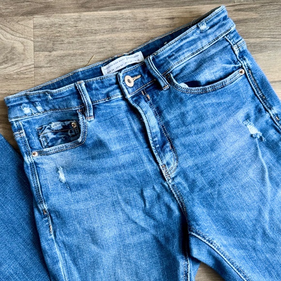 Stradivarius Regular High Waist Distressed Light Blue Wash Skinny Jeans – Size 6 - Picture 9 of 10